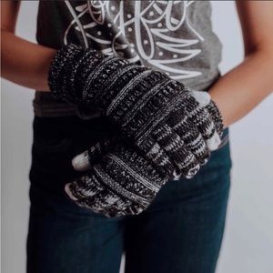 New Cozy Knit Gloves in Heatherd Black